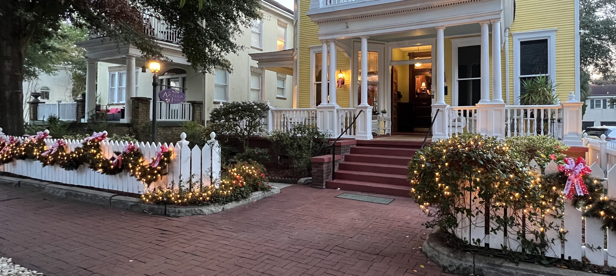 Azalea Inn & Villas