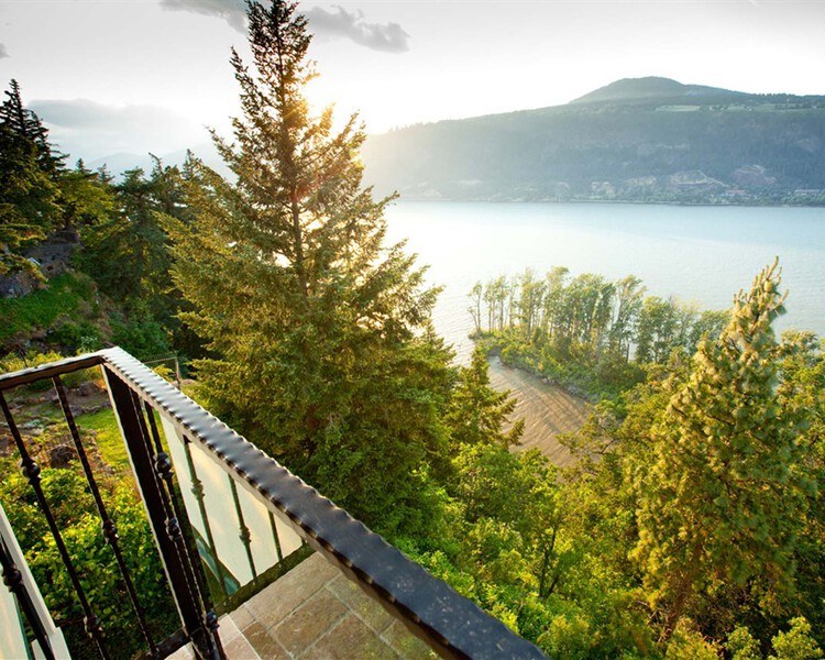 Columbia Cliff Villas — 1