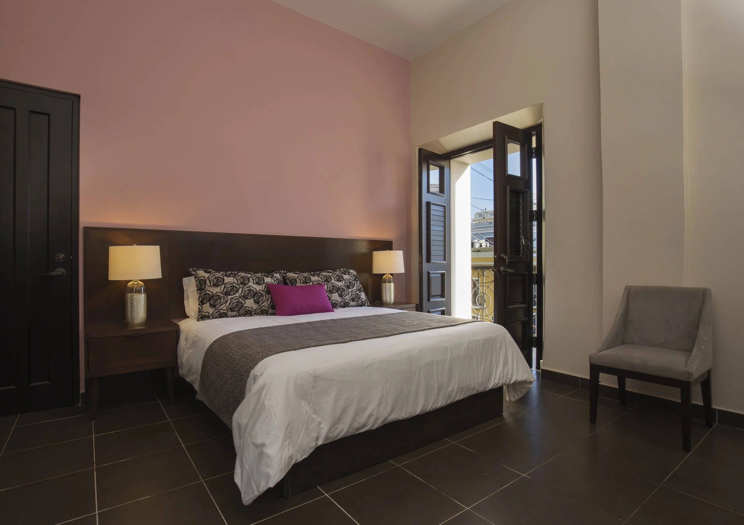 Decanter Hotel — 1