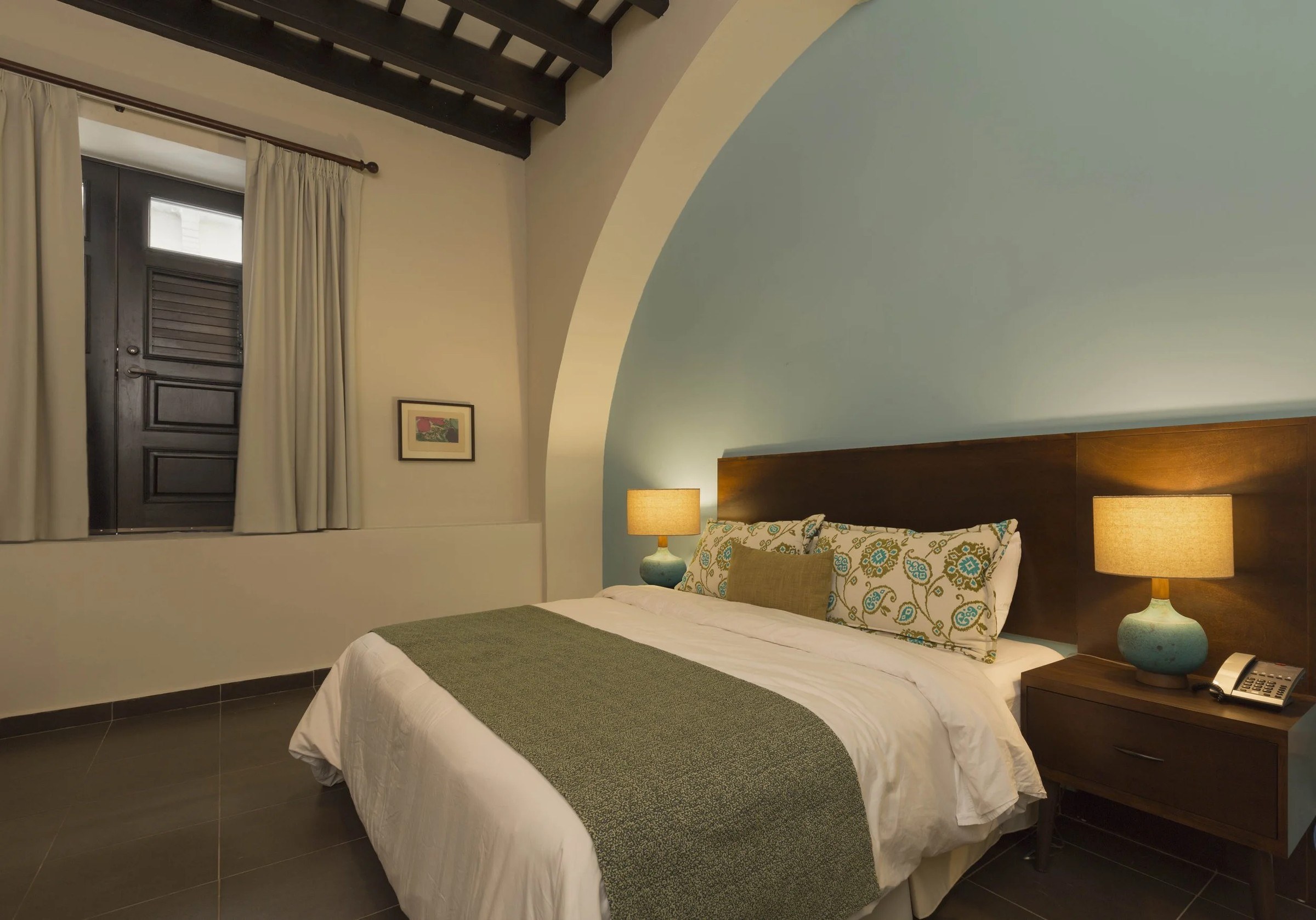 Decanter Hotel — 2