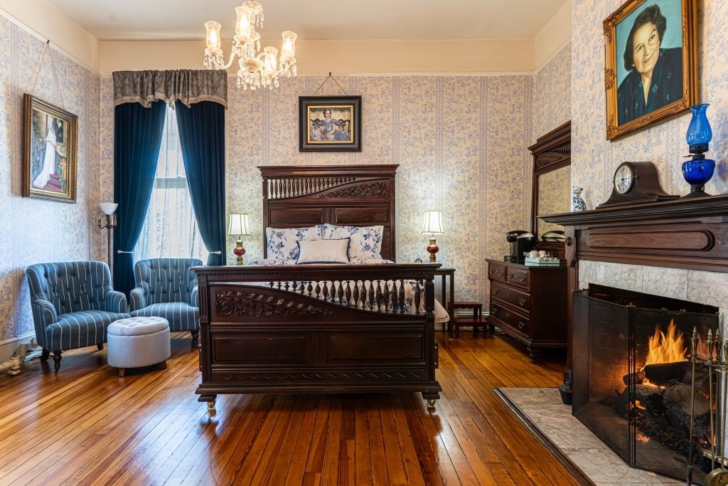 The Reynolds Mansion — 3