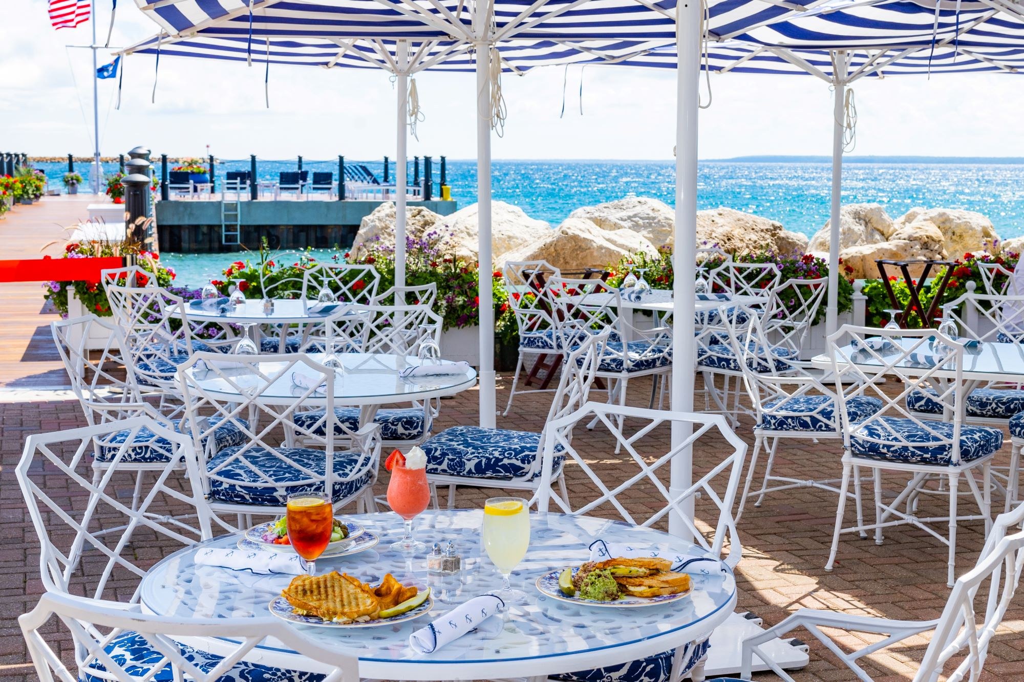 Hotel Iroquois on the Beach