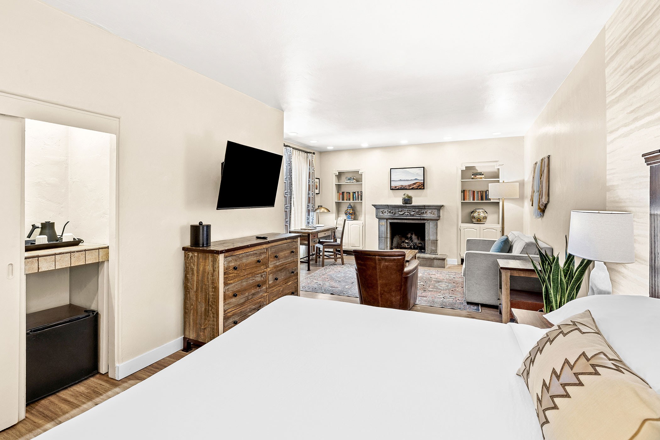The Lodge on the Desert — 4