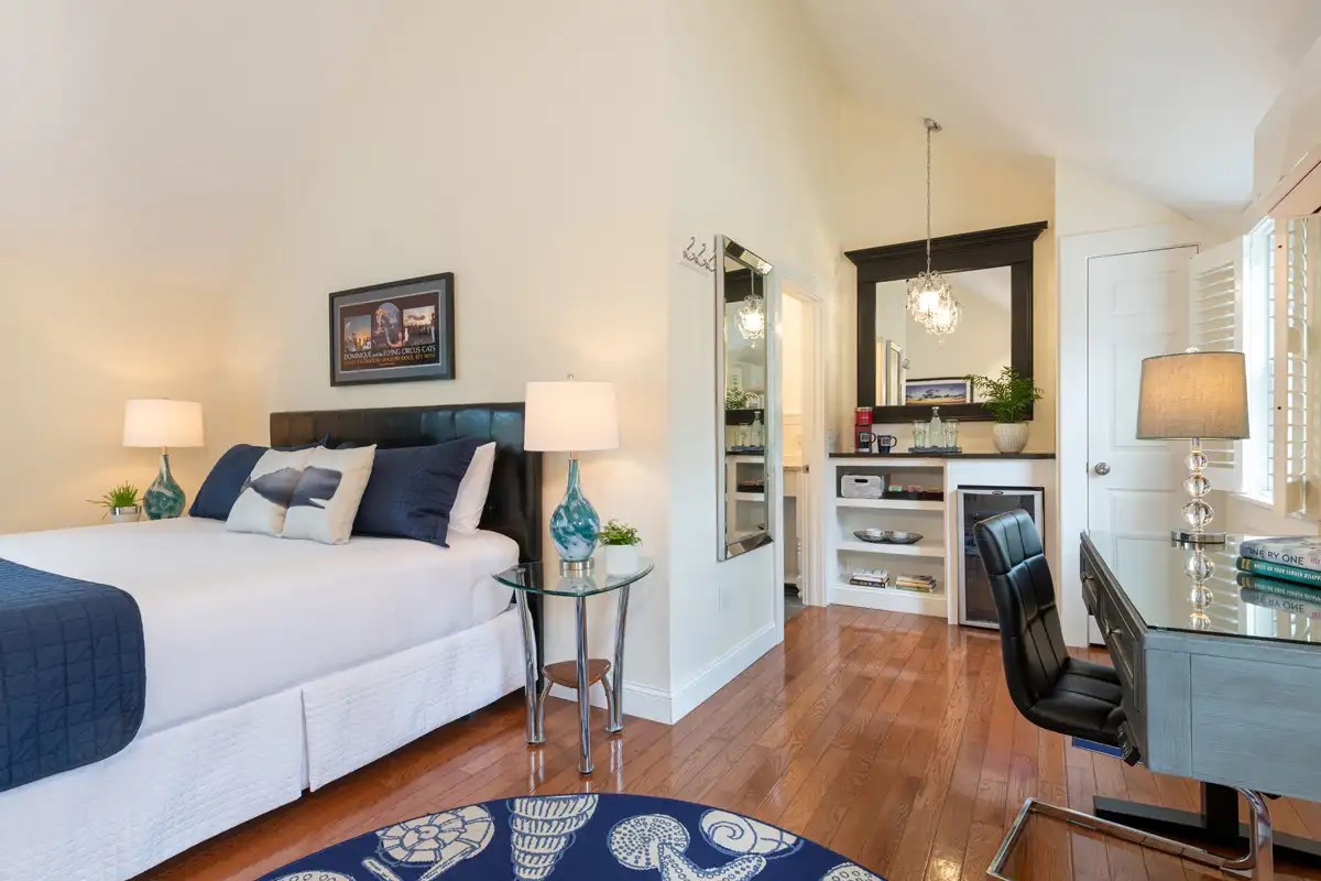 Platinum Pebble Boutique Inn — 2