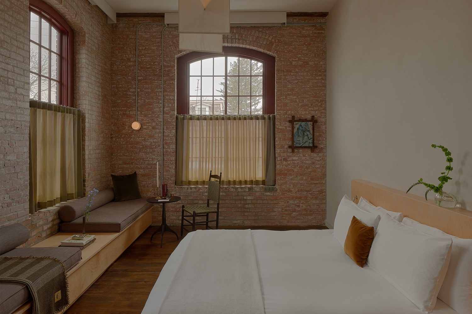 Pocketbook Hotel & Baths — 3